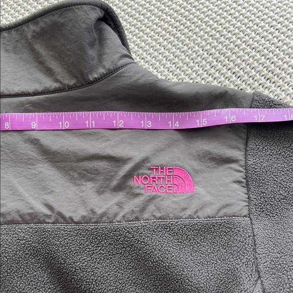 The North Face Girls' Puffer Jacket - Charcoal and Magenta - Picture 15 of 16